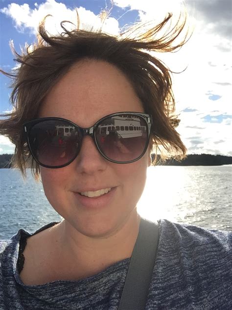 Sara LeHoullier: Shameless Stepmom and Busybee.